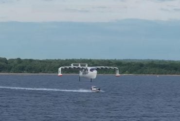 Найбільший в історії електричний екраноплан з 12 двигунами здійснив перший політ (відео)