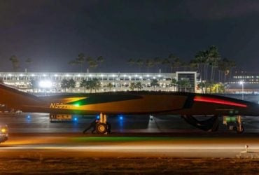 Проект, в котором сомневались эксперты: в США показали загадочный черный самолет Ravn X (фото)