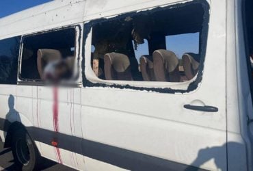 Россияне ударили по автобусу возле Никополя: погибли 5 человек, много раненых (фото)