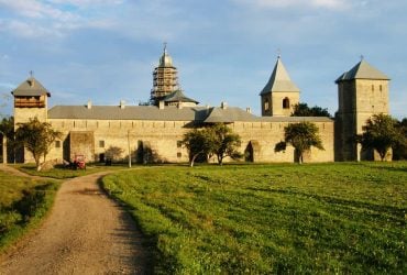 Клад возрастом более 2200 лет скрывался в полу монастыря в Румынии