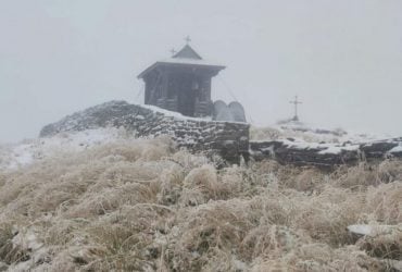 В Карпатах выпал первый снег и ударил мороз (фото)
