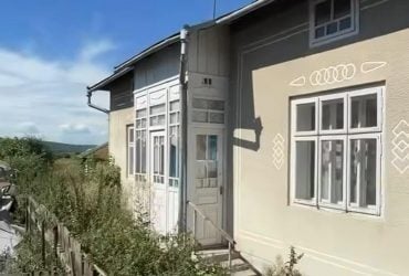 В селе продают кирпичный дом с газом и светом за $11 тысяч: как он выглядит