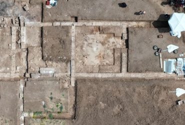 Археологи знайшли 2400-річну школу, де Аристотель навчав Олександра Македонського (фото)