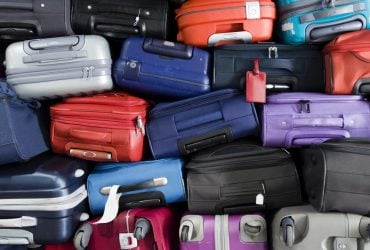 Ryanair радить не купувати валізи цих трьох кольорів: у чому причина