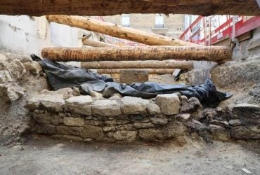 Біля Нотр-Дама знайшли загадкову стіну: вона може пролити світло на історію Парижа