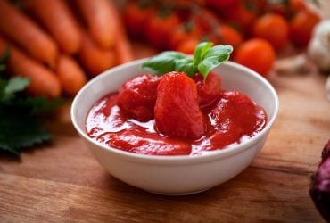 Максимально сохраняет летний вкус помидор зимой: почему итальянцы готовят Pomodori pelati