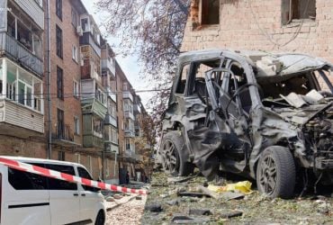 Росіяни вдарили КАБами по центру Сум: двоє загиблих, 23 особи поранені (фото)