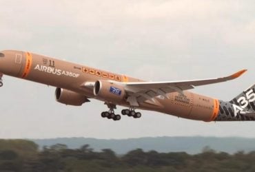Гигантский транспортный самолет нового поколения от Airbus совершил первый полет (видео)