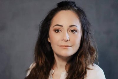 Відома українська акторка розповіла про "приліт" дрона у двір: "Впав прямо біля нас"