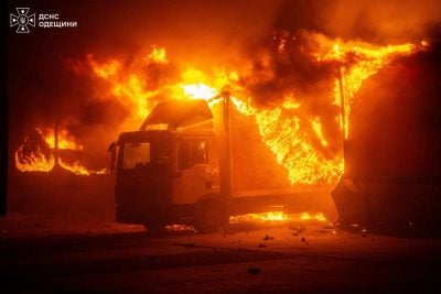 В Одессе из-за атаки РФ есть погибшие и раненые: под удар попали "Новая почта" и "Эпицентр"