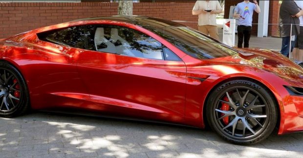 Tesla презентує абсолютно новий автомобіль