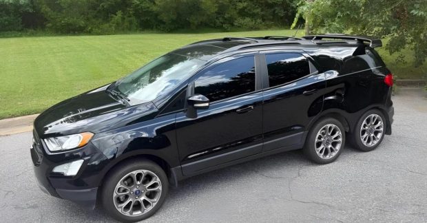 на продаж виставили шестиколісний кросовер Ford