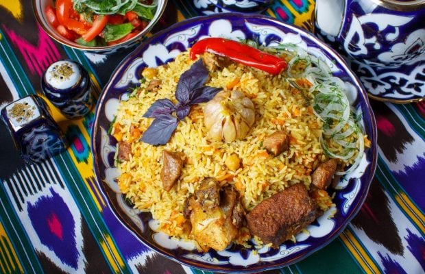 Мясо или лук: что первым класть в плов, чтобы он получился вкусным
