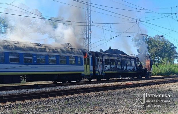 РФ атаковала поезд в Харьковской области: произошел пожар, есть пострадавшие