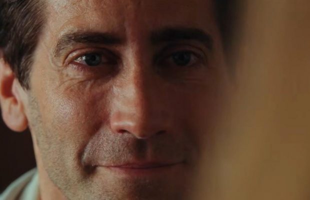 М. Найт Шьямалан представил трейлер романтического хоррора "Останься" с Джейком Джилленголом (видео)