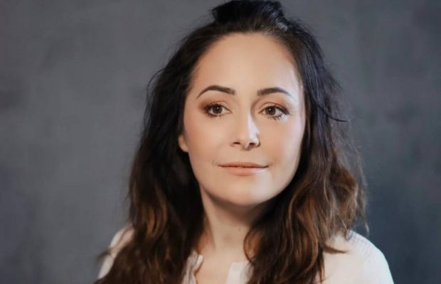 Відома українська акторка розповіла про "приліт" дрона у двір: "Впав прямо біля нас"