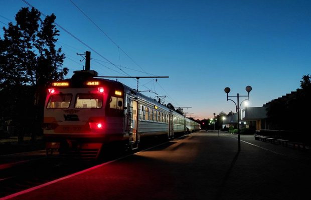 "Укрзализныця" меняет стоимость проезда в электричках: сколько будет теперь стоить