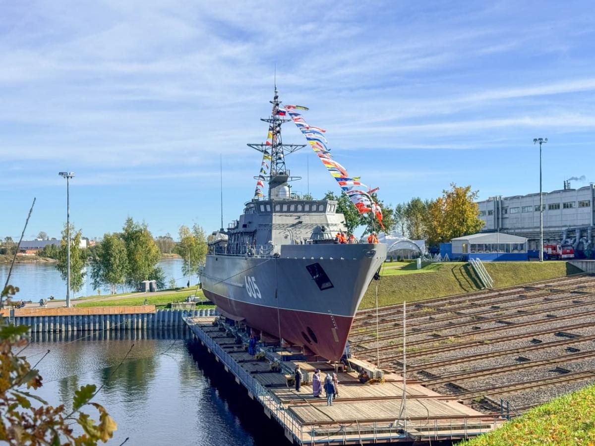 Россия спустила на воду новый военный корабль (фото) Россия спустила на воду новый военный корабль (фото)
