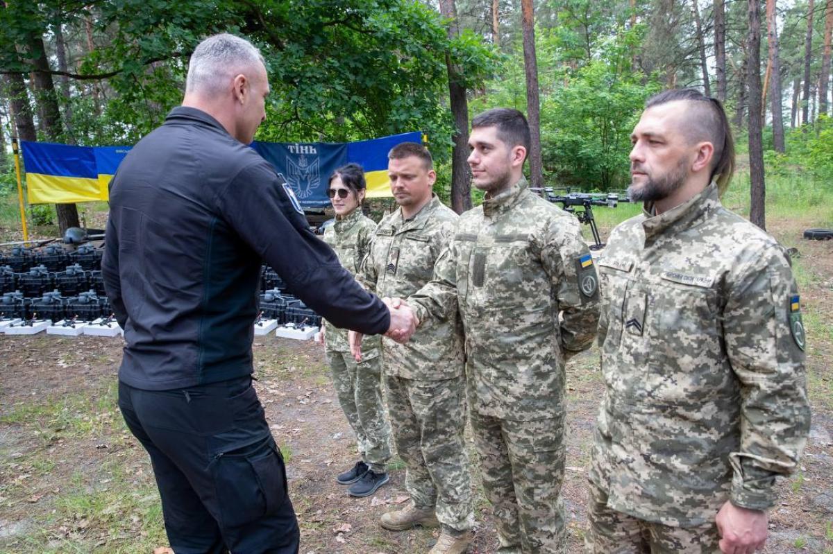 Киевсовет поддержал предложение Кличко увеличить поддержку армии еще на 1,5 миллиарда гривень Киевсовет поддержал предложение Кличко увеличить поддержку армии еще на 1,5 миллиарда гривень
