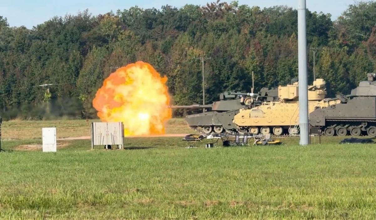 Армія США показала танк майбутнього M1E3 Abrams у дії (фото)