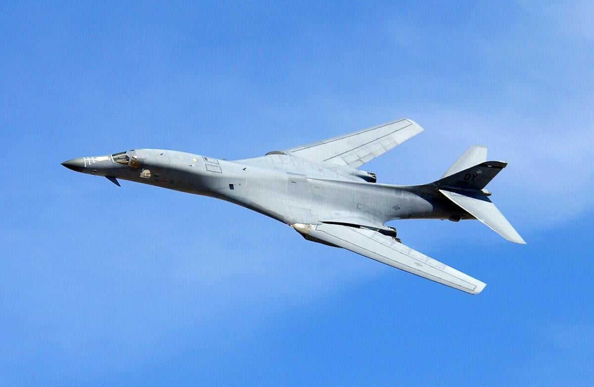 США несподівано вивели всі свої бомбардувальники з британської авіабази: що сталося