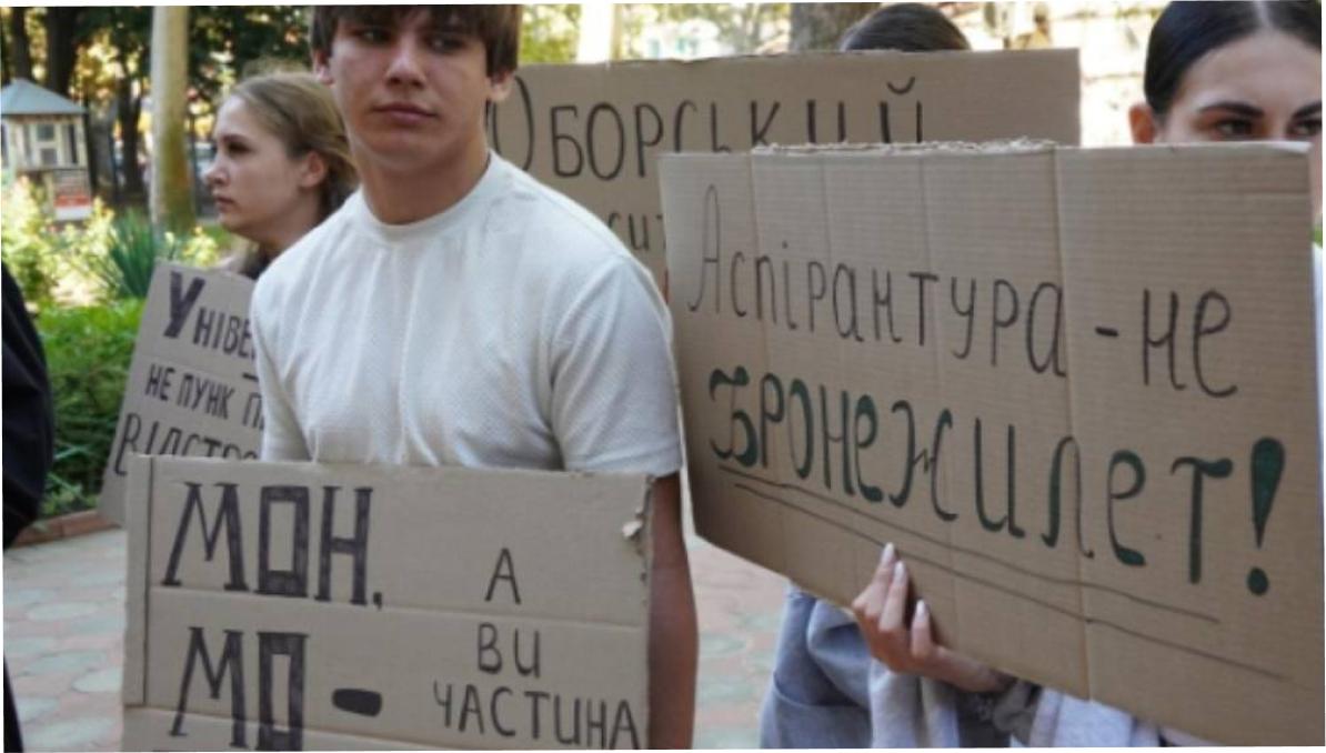 Освітній омбудсмен доручив поліції розібратися із фіктивною аспірантурою Дмитра Вербицького Освітній омбудсмен доручив поліції розібратися із фіктивною аспірантурою Дмитра Вербицького