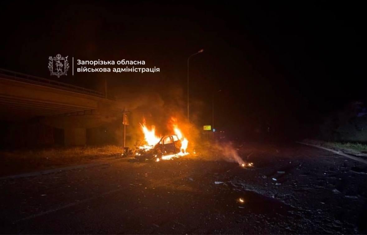 Росіяни вдарили по мосту в Запоріжжі: рух перекрито, є постраждалі (фото)