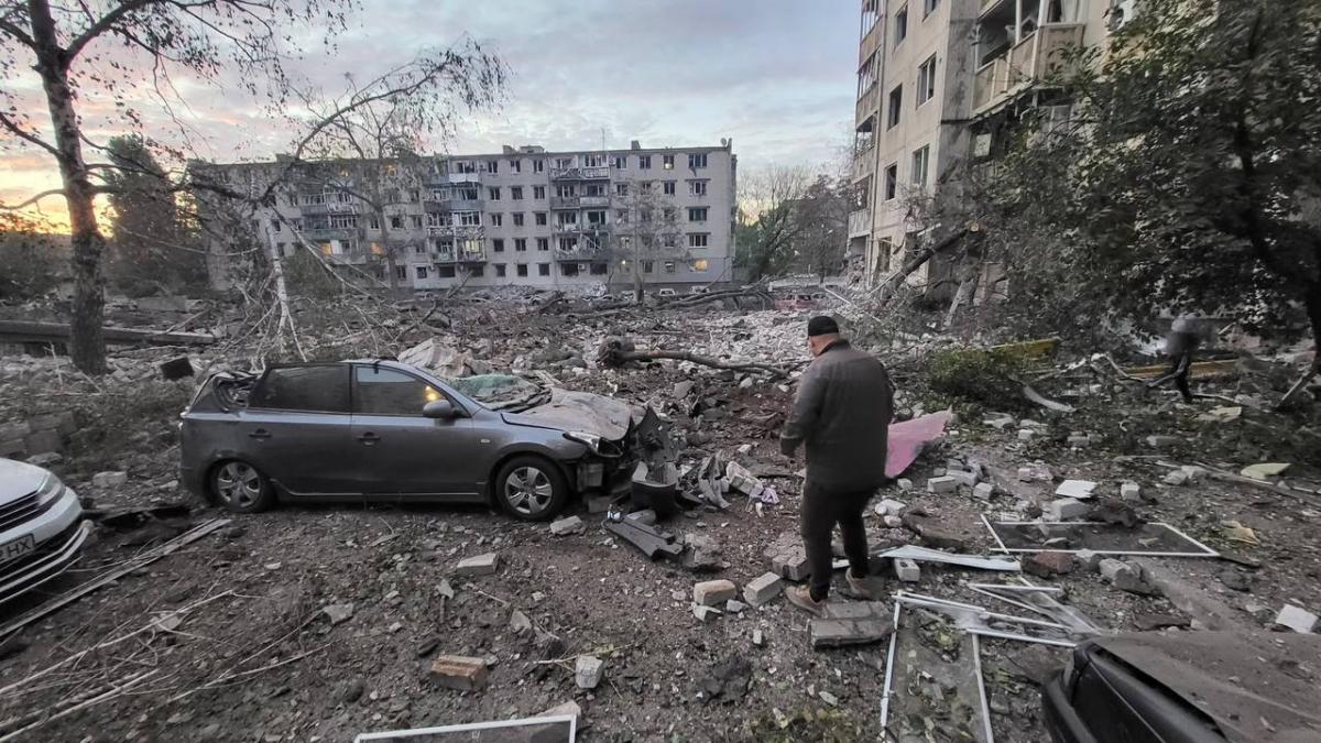 A Russian missile struck a residential area in Kremenchuk. Photo: Poltava OVA