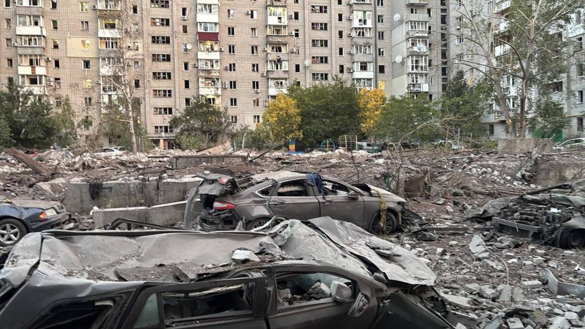 Масований удар РФ по Кременчуку: у місті - масштабні руйнування, є загиблі (фото)