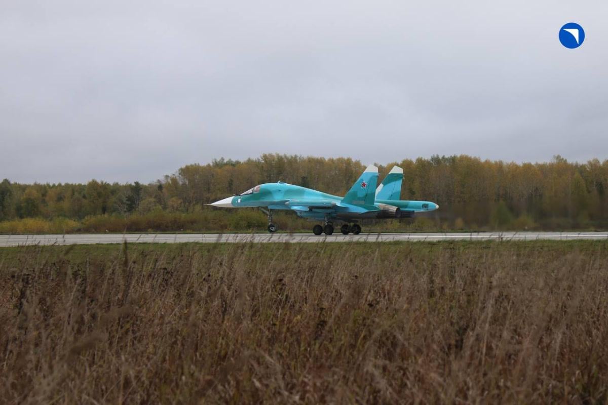 Повітряно-космічні сили РФ отримали нові фронтові бомбардувальники Су-34 (фото) Повітряно-космічні сили РФ отримали нові фронтові бомбардувальники Су-34 (фото)