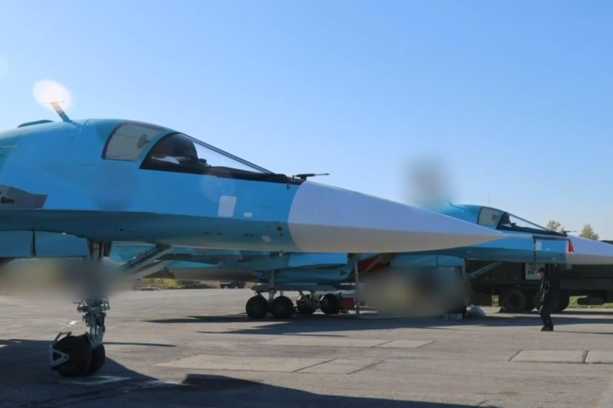 Повітряно-космічні сили РФ отримали нові фронтові бомбардувальники Су-34 (фото) Повітряно-космічні сили РФ отримали нові фронтові бомбардувальники Су-34 (фото)