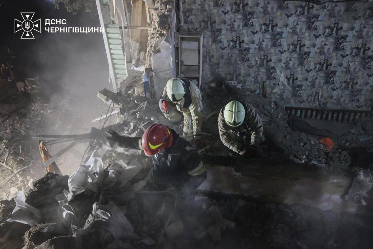 Удар по 5-поверхівці у Прилуках: кількість загиблих зросла (фото, відео)