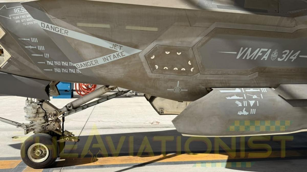 В Мережі показали F-35 із позначками про знищення одразу трьох субмарин Ірану (фото) В Мережі показали F-35 із позначками про знищення одразу трьох субмарин Ірану (фото)