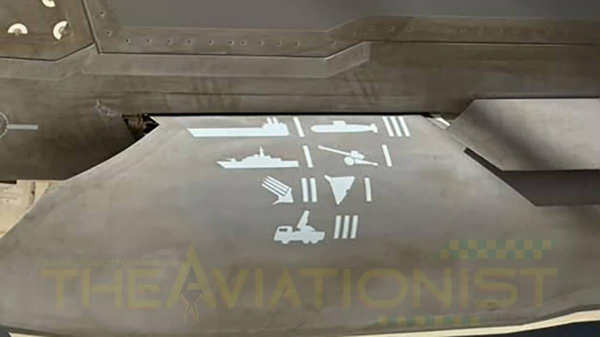 В Мережі показали F-35 із позначками про знищення одразу трьох субмарин Ірану (фото) В Мережі показали F-35 із позначками про знищення одразу трьох субмарин Ірану (фото)