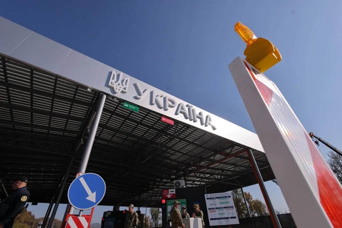 Новий пункт пропуску на кордоні з Румунією зможе оформлювати до 400 легкових та 360 вандажних автомобілів на добу, – Калашник