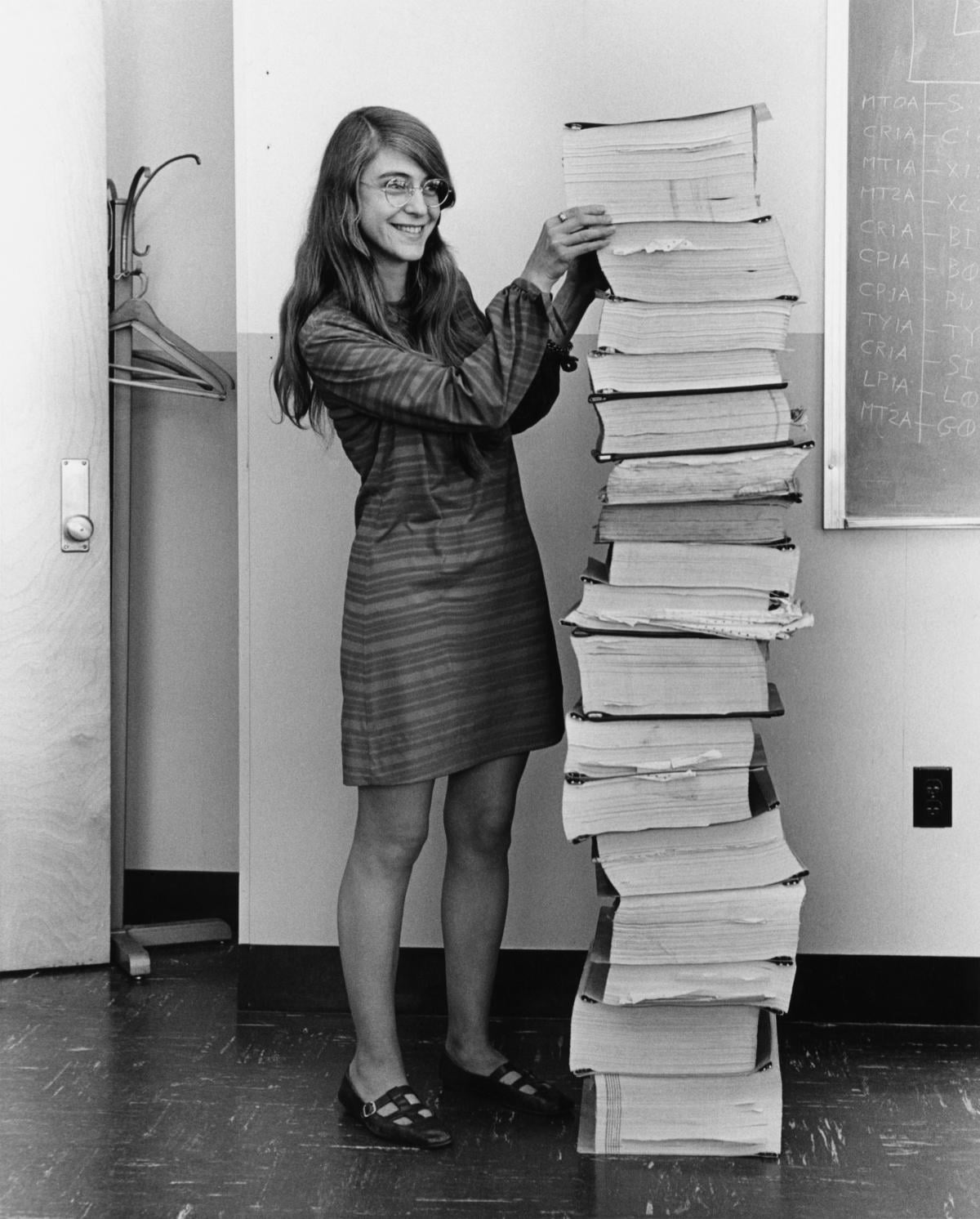 В возрасте 90 лет умерла женщина, спасшая посадку Apollo 11 на Луну В возрасте 90 лет умерла женщина, спасшая посадку Apollo 11 на Луну