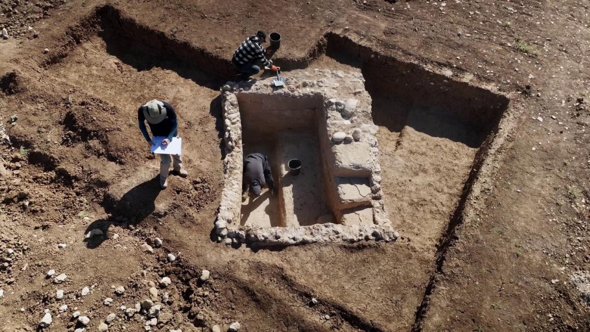 Знахідка з часів Ісуса важить 25 тонн: що археологи дістали з-під землі Знахідка з часів Ісуса важить 25 тонн: що археологи дістали з-під землі