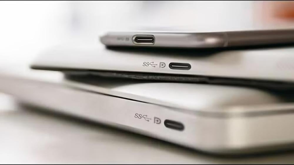Незвичний значок біля USB-C на ноутбуці: яку важливу функцію він позначає Незвичний значок біля USB-C на ноутбуці: яку важливу функцію він позначає