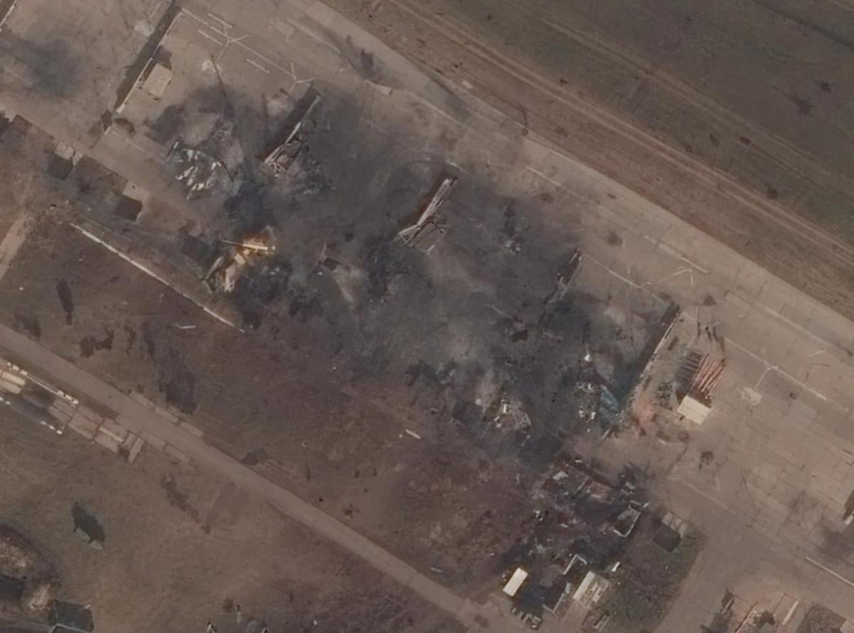 4 літаки Су-34 знищено, 2 уражено: Зеленський показав наслідки удару по Борисоглєбську (фото) 4 літаки Су-34 знищено, 2 уражено: Зеленський показав наслідки удару по Борисоглєбську (фото)