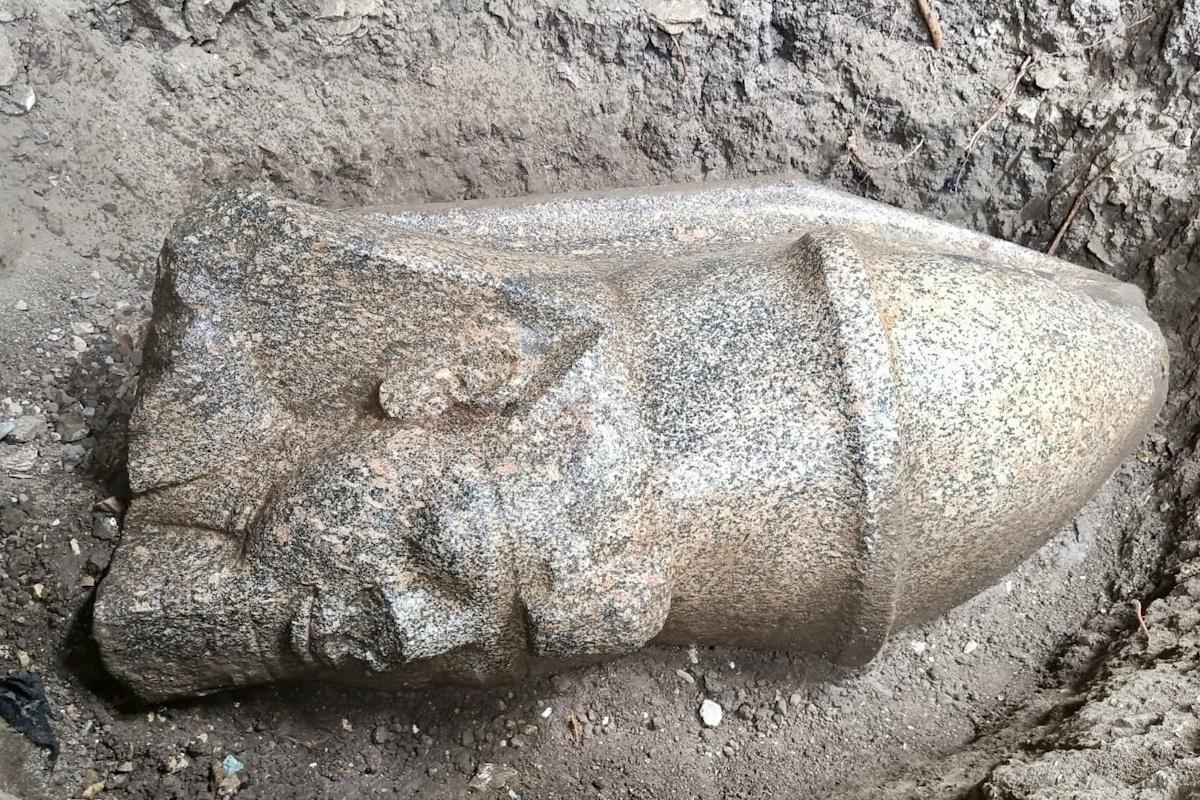 У Єгипті археологи щойно виявили дві монументальні статуї фараона Рамзеса II