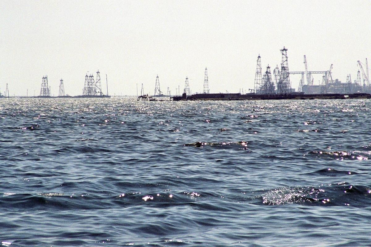 СРСР звів місто над Каспієм із 2 тисячами свердловин: воно існує й досі