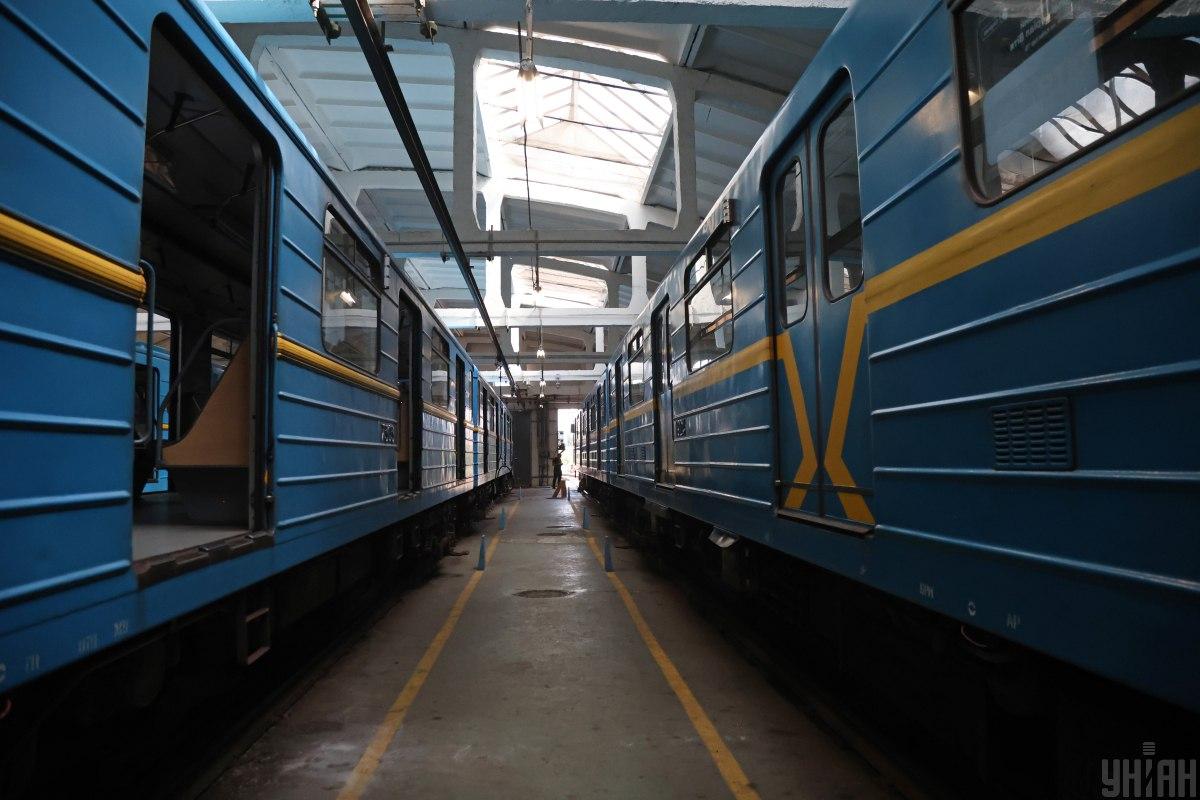 Станція метро 'Чернігівська' частково відновила роботу після російської атаки
