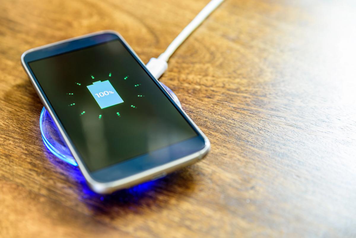Чи можна щодня заряджати смартфон до 100%: ось що відбувається з акумулятором