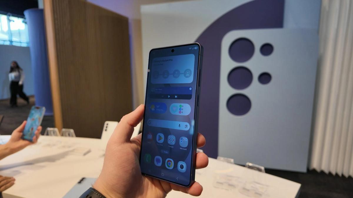 Time назвав смартфон Samsung одним із найкращих винаходів 2026 року: чим він цікавий