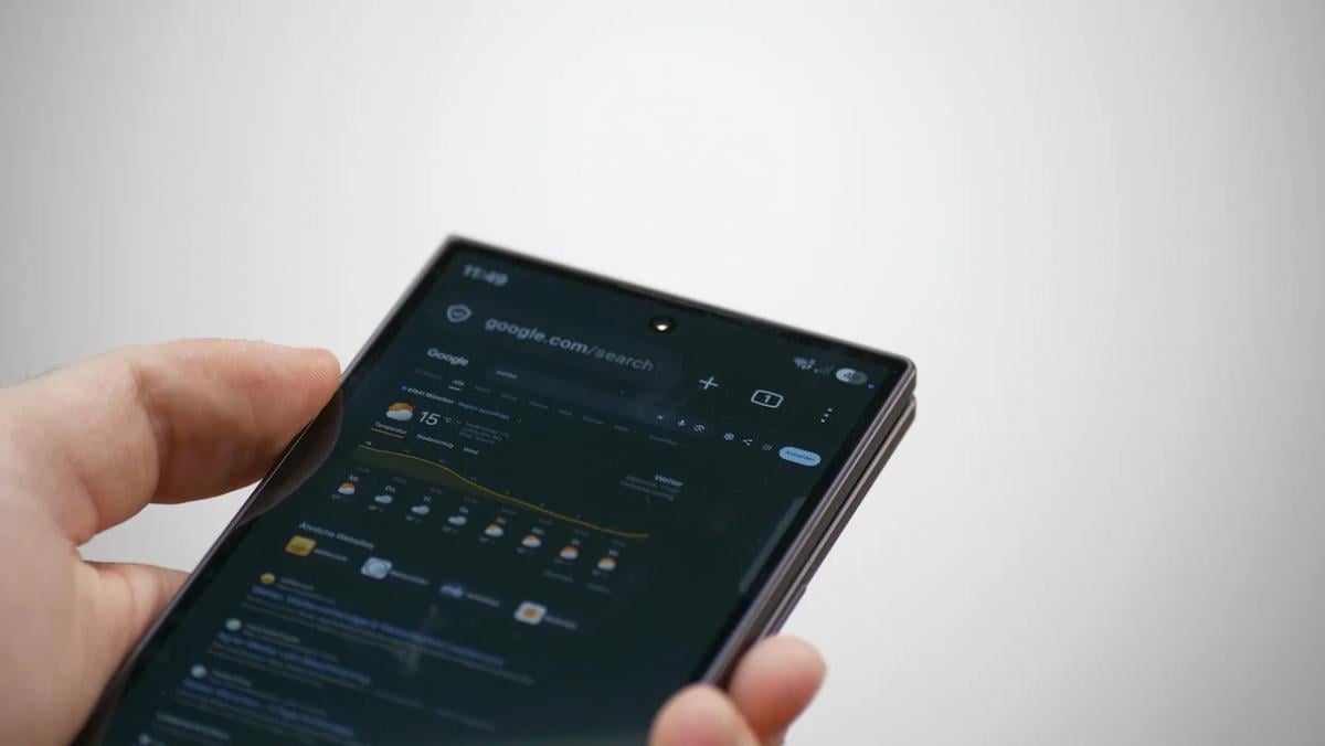 На смартфонах Samsung з’явилася загадкова синя крапка: що вона означає На смартфонах Samsung з’явилася загадкова синя крапка: що вона означає