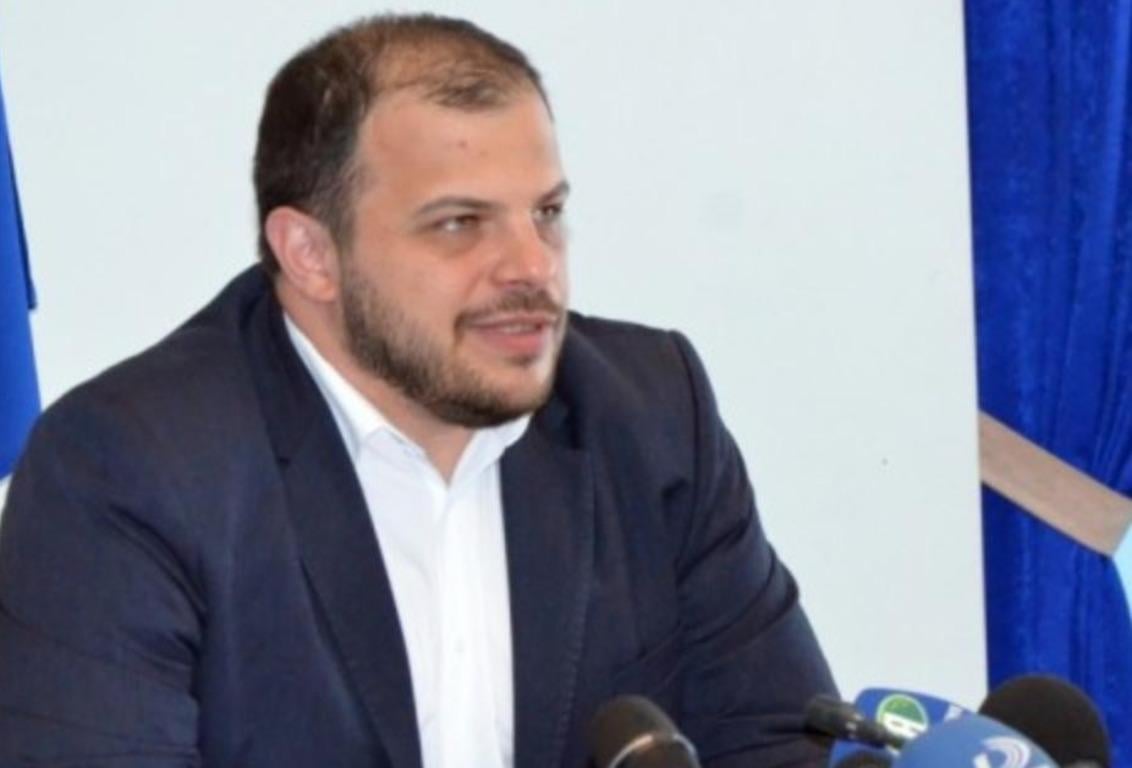 Лідер фракції 'Євросолідарність' в Одеській облраді приховав квартири і мільйони, які 'заробив' на бронюванні, - ЗМІ Лідер фракції 'Євросолідарність' в Одеській облраді приховав квартири і мільйони, які 'заробив' на бронюванні, - ЗМІ