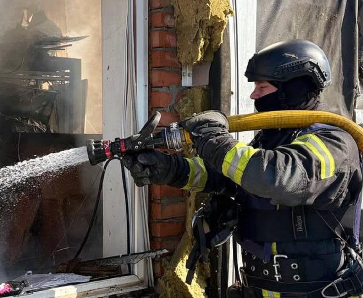 РФ атакувала підприємство в Чернігові: є загиблий та багато постраждалих РФ атакувала підприємство в Чернігові: є загиблий та багато постраждалих
