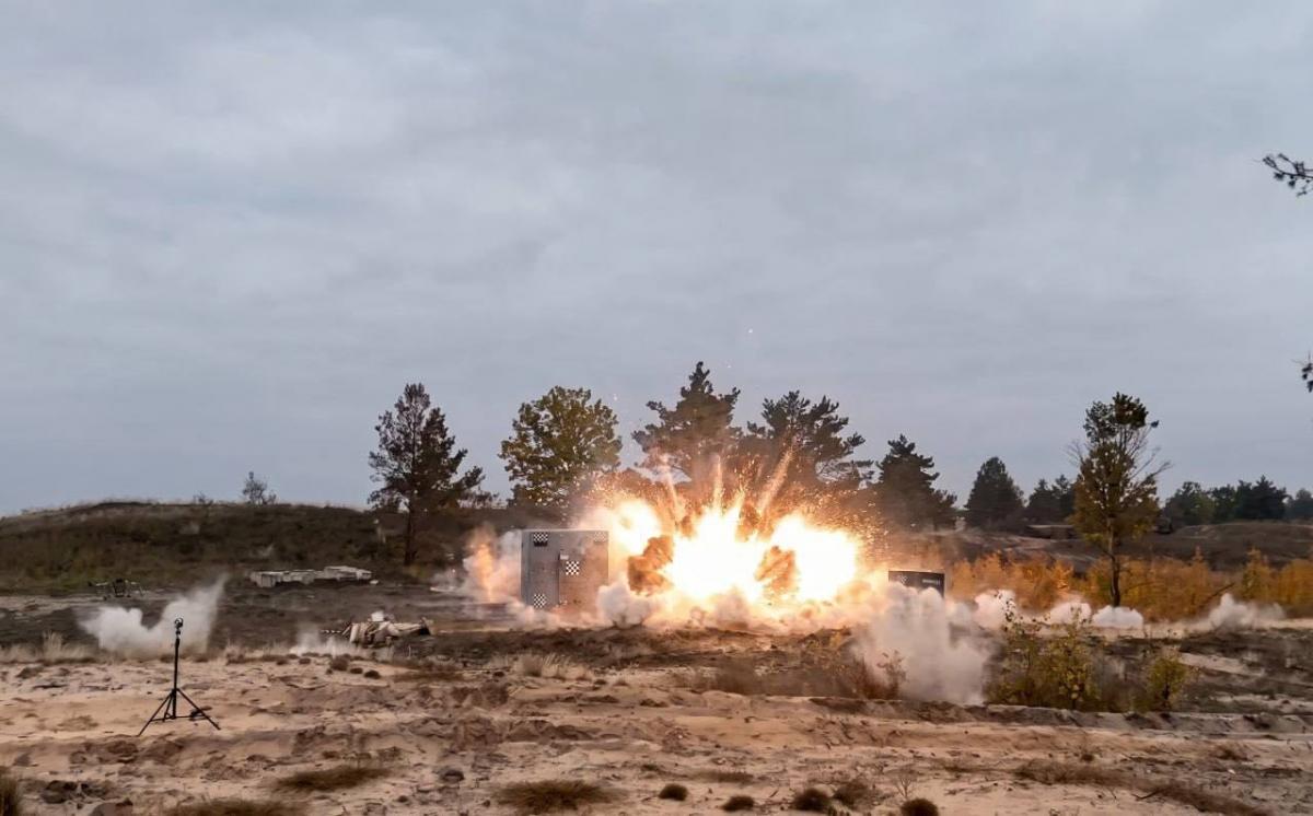 В Украине появилось первое мобильное укрытие от реактивных 'Герань-5' В Украине появилось первое мобильное укрытие от реактивных 'Герань-5'