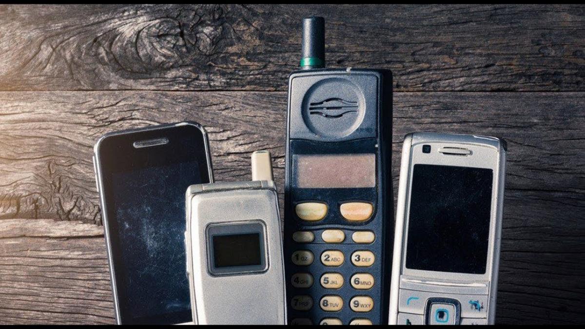 Старі телефони, забуті в ящику, можуть коштувати тисячі доларів: що перевірити вдома Старі телефони, забуті в ящику, можуть коштувати тисячі доларів: що перевірити вдома