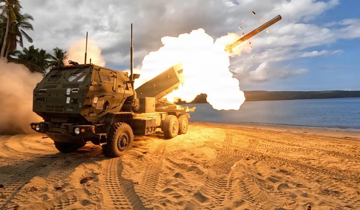 Боеприпасы HIMARS станут управляемыми: в США испытали новую технологию